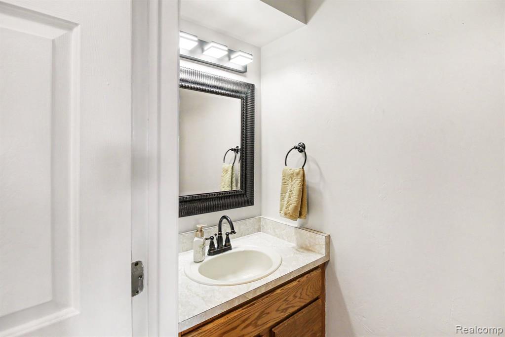 678 Summit Ridge Drive, Milford, MI 48381 — Photo 23