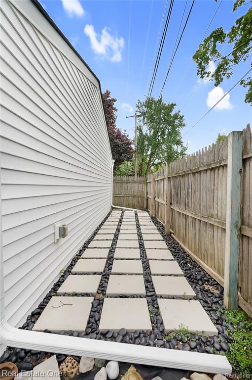 705 N Dorchester Avenue, Royal Oak, MI 48067 — Photo 43