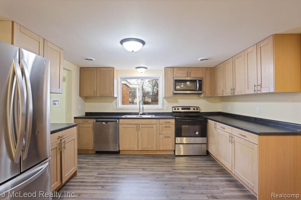 215 ARROWHEAD Drive, Prudenville, MI 48651 — Photo 12