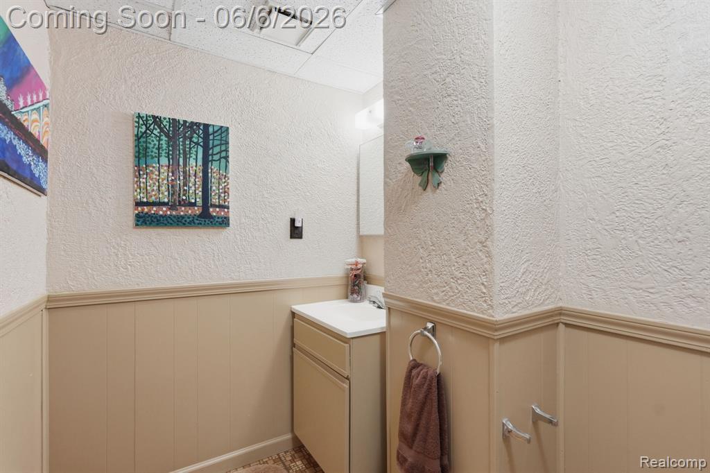 42321 Royal Lane, Clinton Twp, MI 48038 — Photo 12