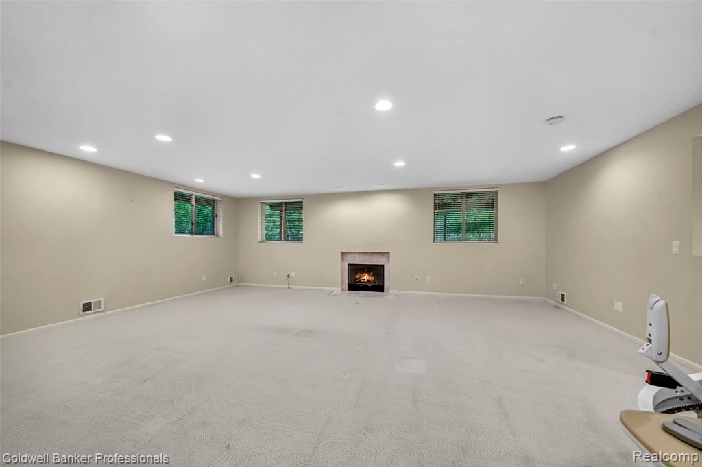 6560 Pleasant Lake Court, 11, West Bloomfield, MI — Photo 43