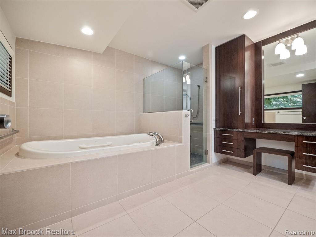 7448 STONY RIVER Court, Bloomfield Hills, MI 48301 — Photo 9