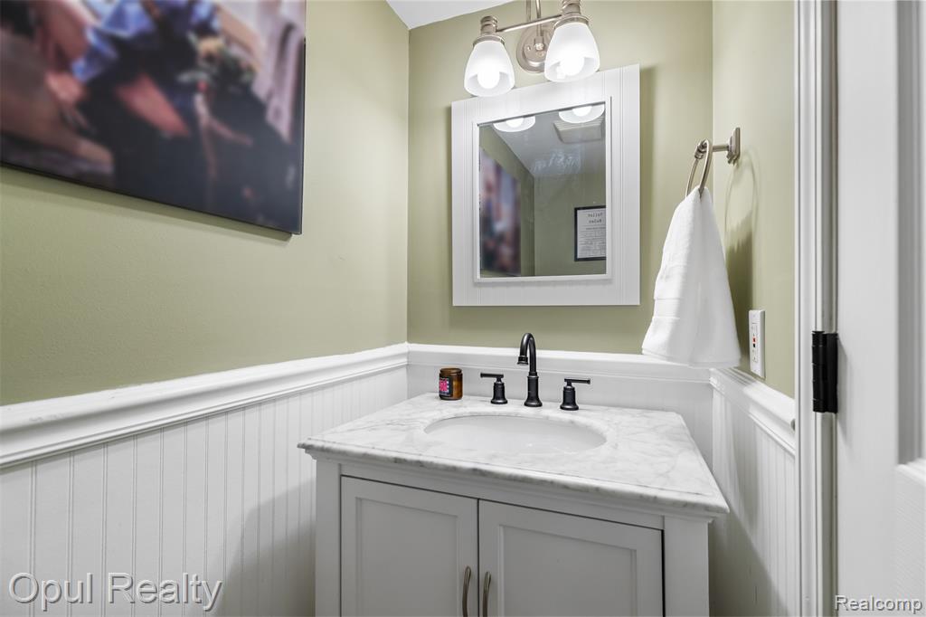 4748 Ravinewood Drive, Commerce Twp, MI 48382 — Photo 20