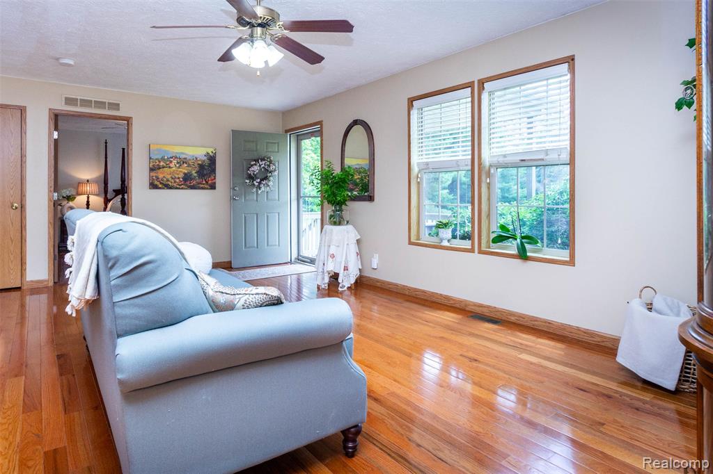 6137 East Street, North Branch, MI 48461 — Photo 9