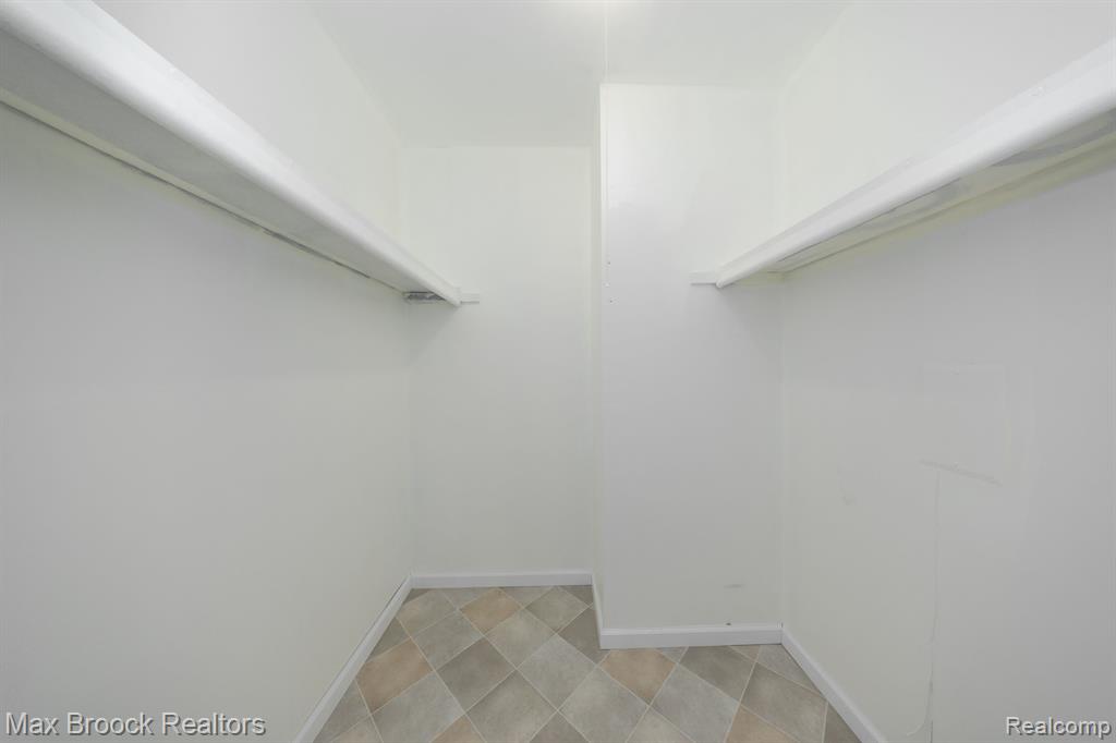 10020 ALLEN POINTE Drive N, 10020, Allen Park, MI 48101 — Photo 27