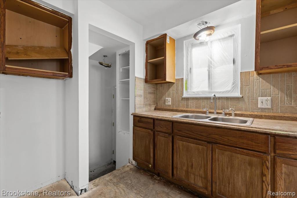 7690 Heyden Street, Detroit, MI 48228 — Photo 10