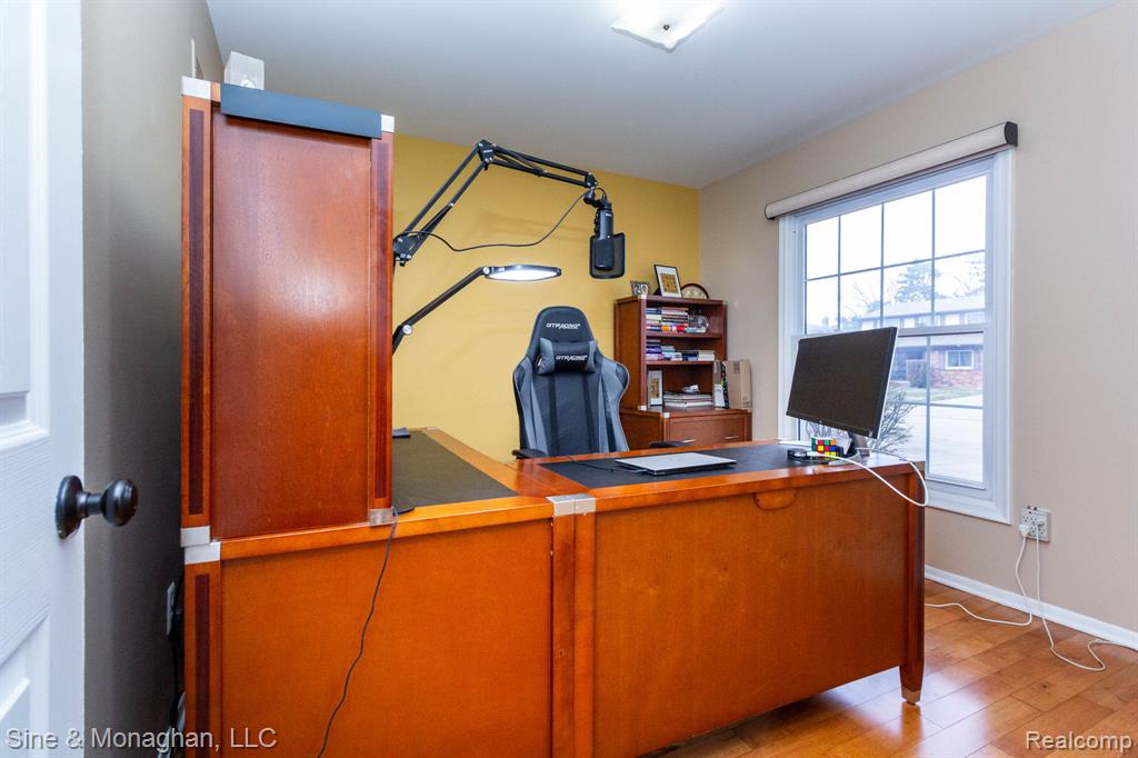 5082 Westmoreland Drive, Troy, MI 48085 — Photo 15