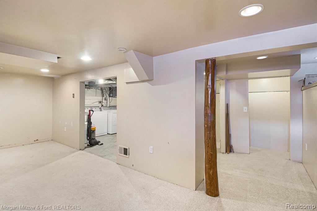 6479 Simmons Road, Waterford, MI 48327 — Photo 15