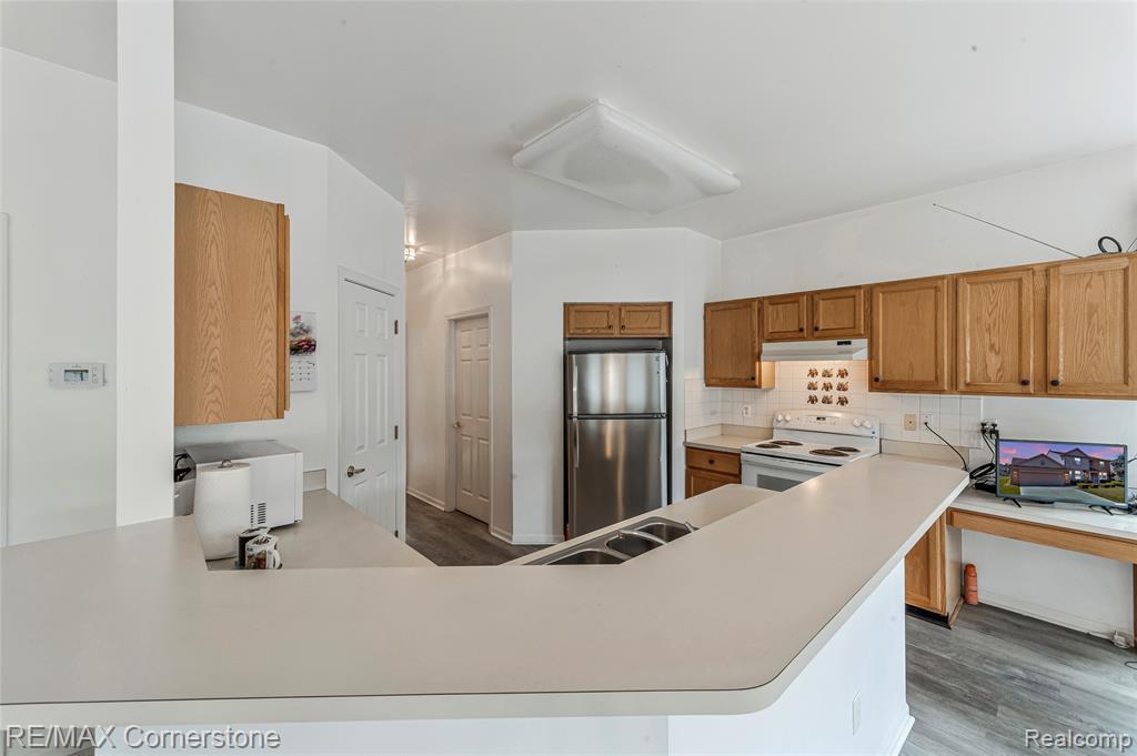 8307 Parkside Drive, Westland, MI — Photo 12