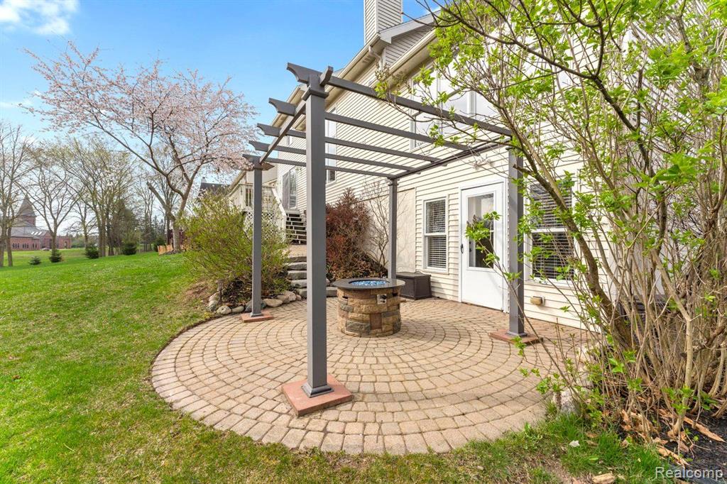 348 PEMBROKE Drive, Saline, MI 48176 — Photo 34