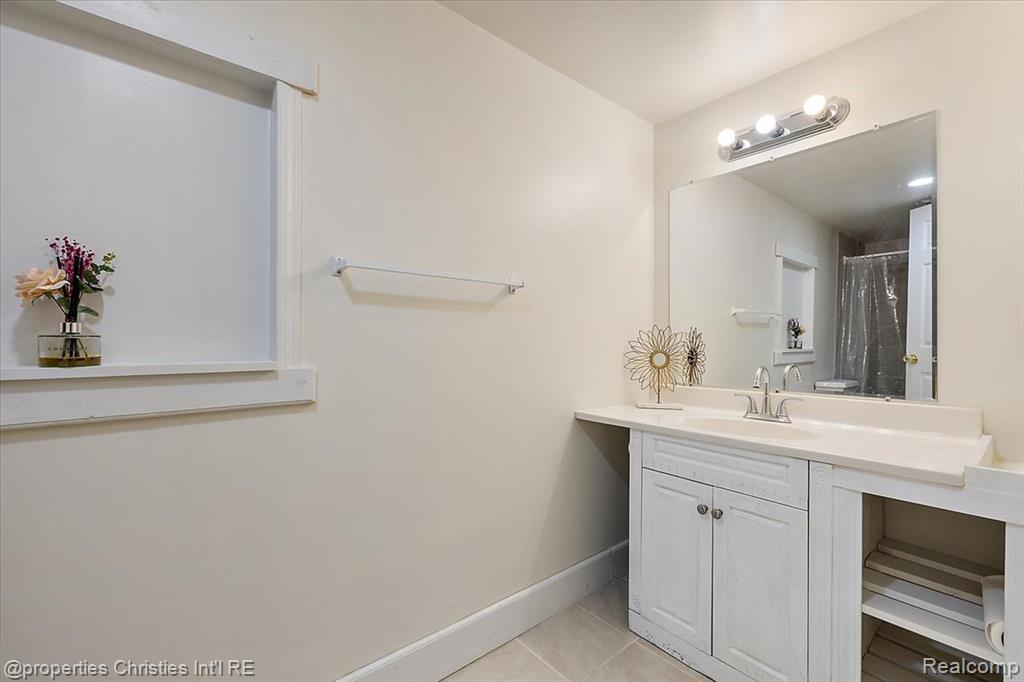 6367 Florence Lane, Belleville, MI 48111 — Photo 52
