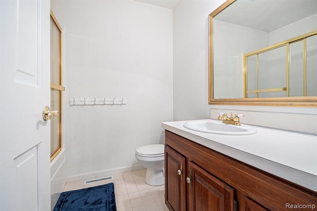 4600 WHITE TRILLIUM Drive S, Saginaw, MI 48603 — Photo 28