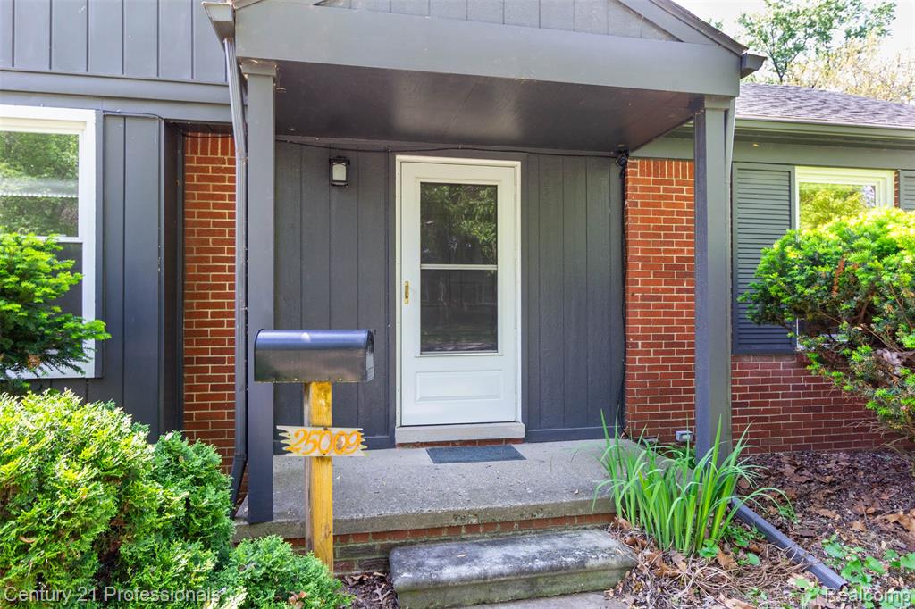 25009 Donald, Redford, MI 48239 — Photo 4