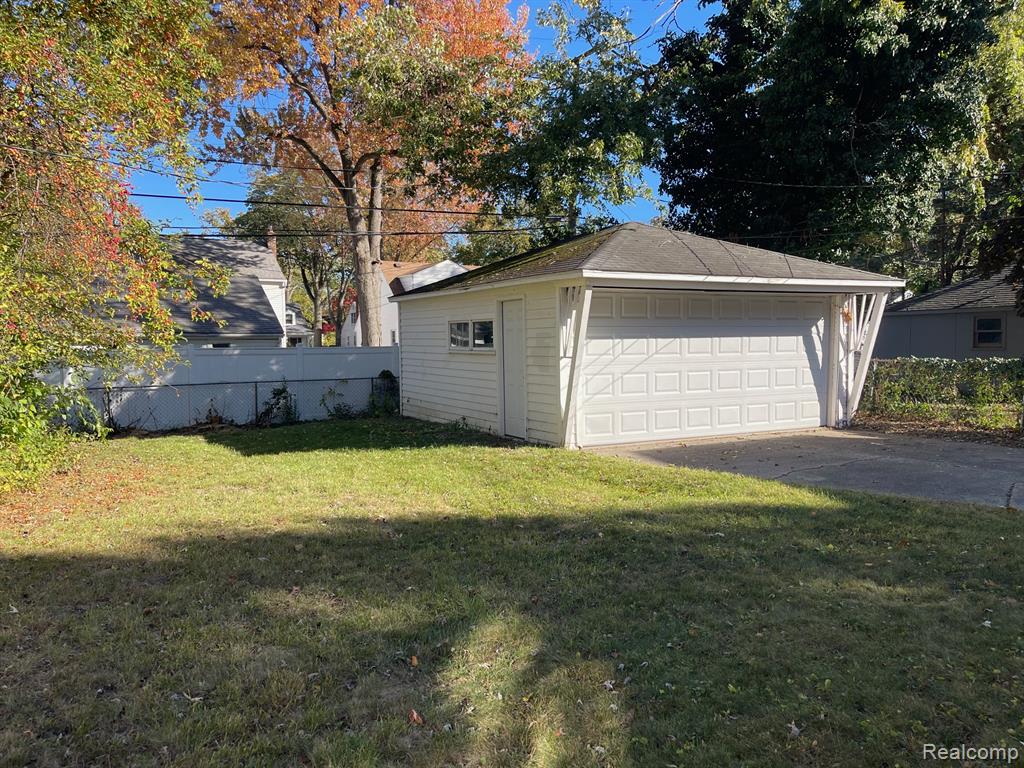 814 N Gainsborough Avenue, Royal Oak, MI 48067 — Photo 2