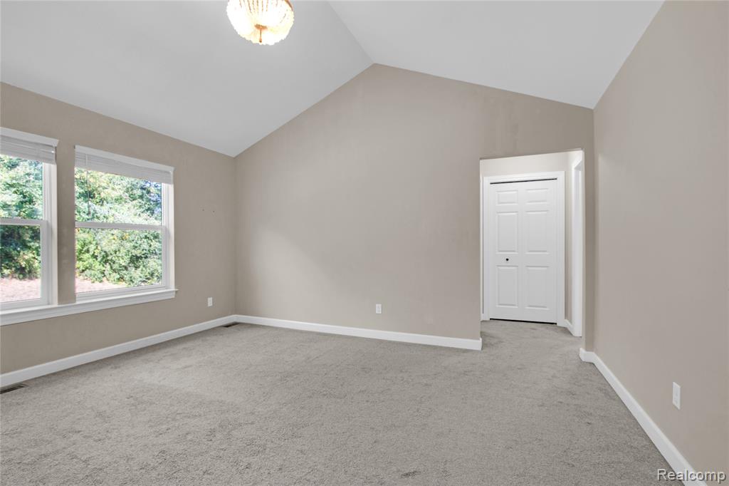 549 NAPA VALLEY DR, Milford, MI 48381 — Photo 9