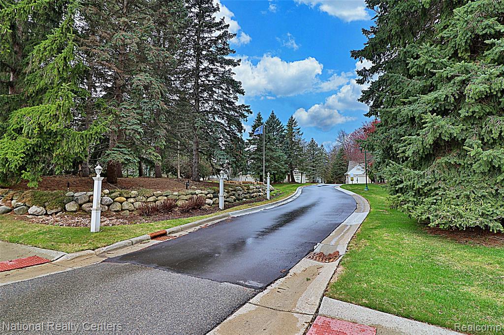 110 Four Seasons Drive, Lake Orion, MI — Photo 34