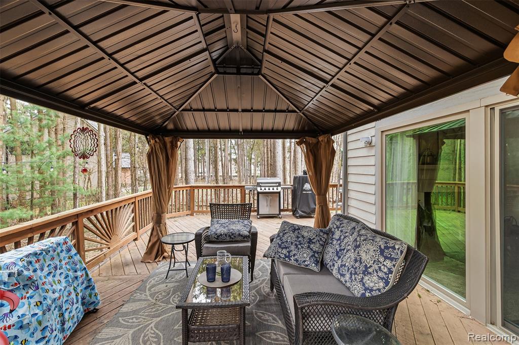 9641 Rolling Greens Drive, Pinckney, MI 48169 — Photo 45