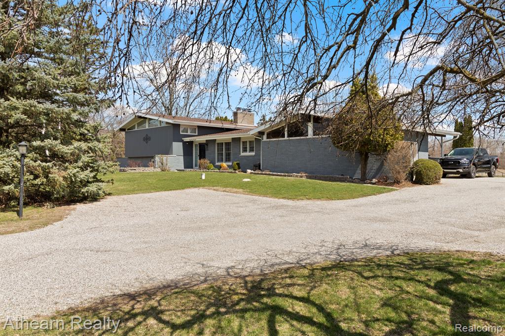 5200 N LUCE Road, Alma, MI 48801 — Photo 2