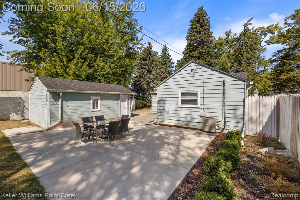 608 E Windemere Avenue, Royal Oak, MI 48073 — Photo 30