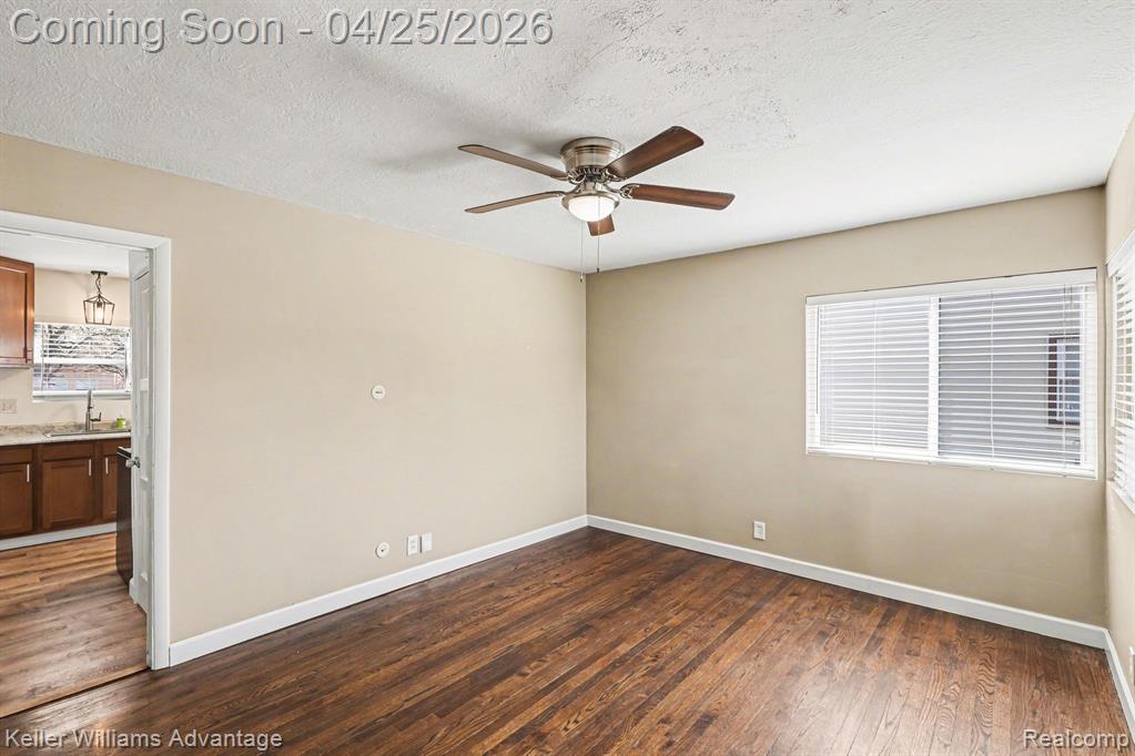 941 W Farnum Avenue, Madison Heights, MI 48071 — Photo 4