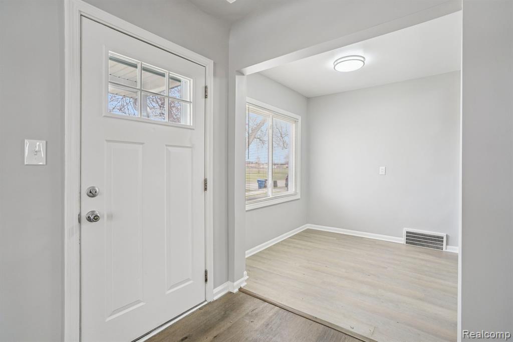 3963 S Hubbard Street, Wayne, MI 48184 — Photo 4