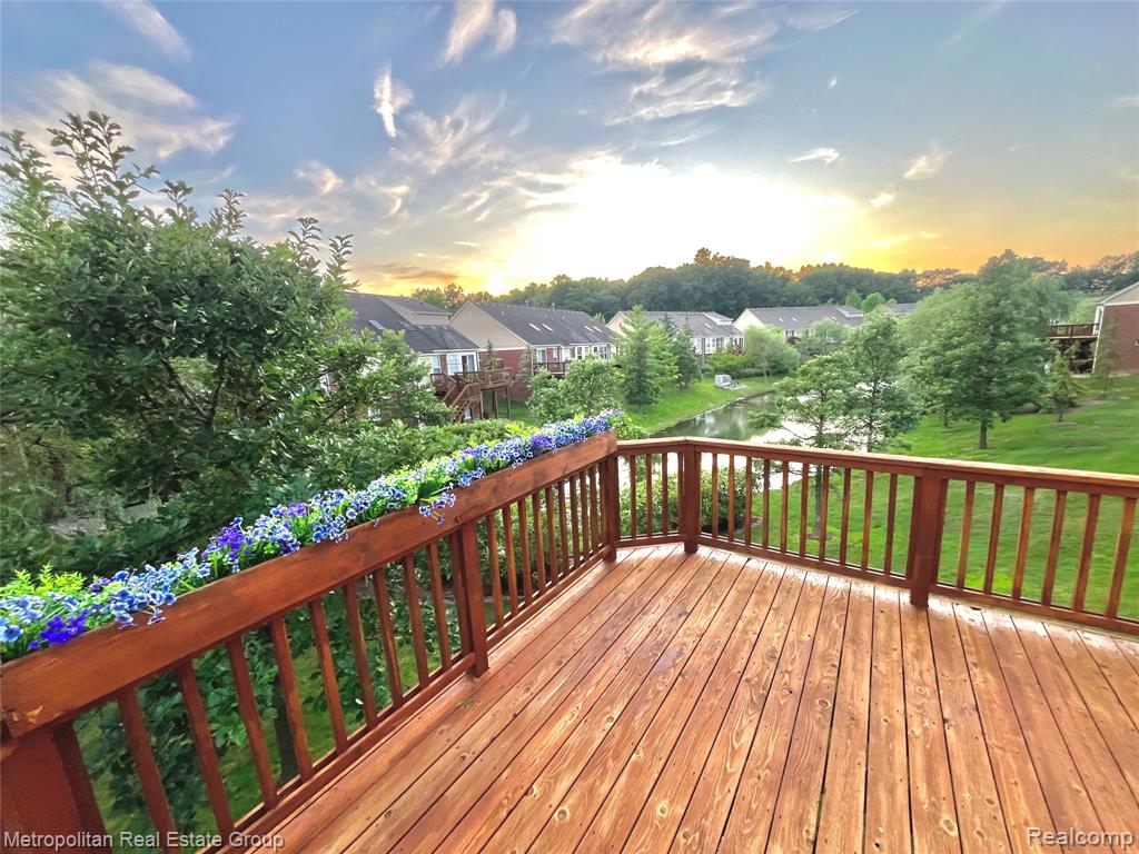 30207 Viewcrest Court, Novi, MI 48377 — Photo 36