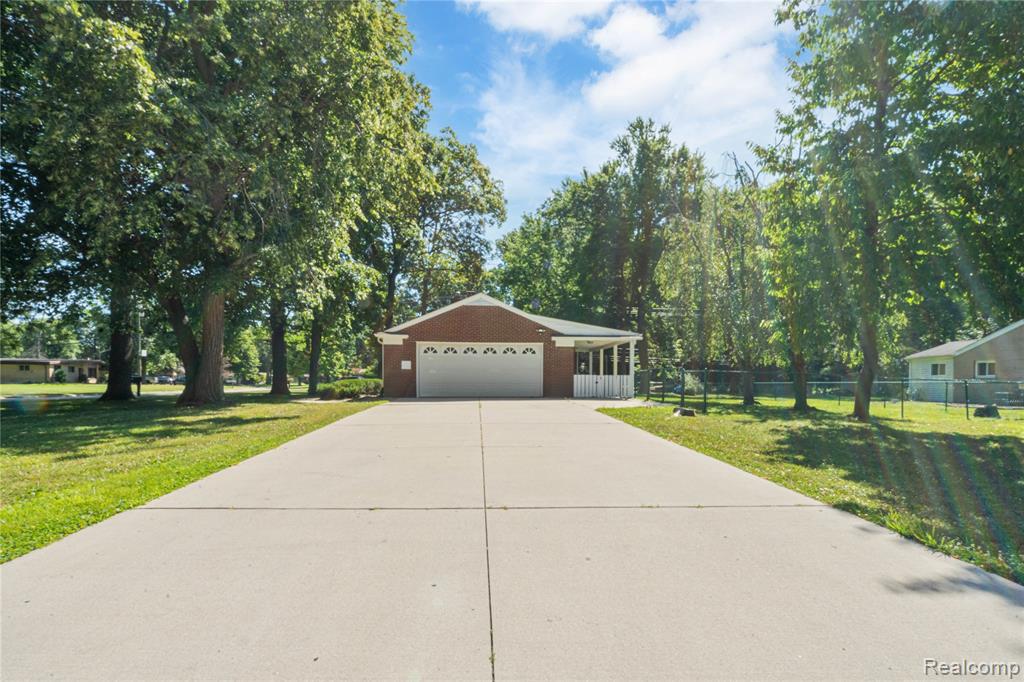 8293 Woodcrest Drive, Grosse Ile, MI 48138 — Photo 9