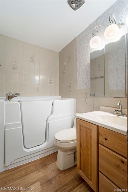 822 Manzano Drive, Wolverine Lake, MI 48390 — Photo 19
