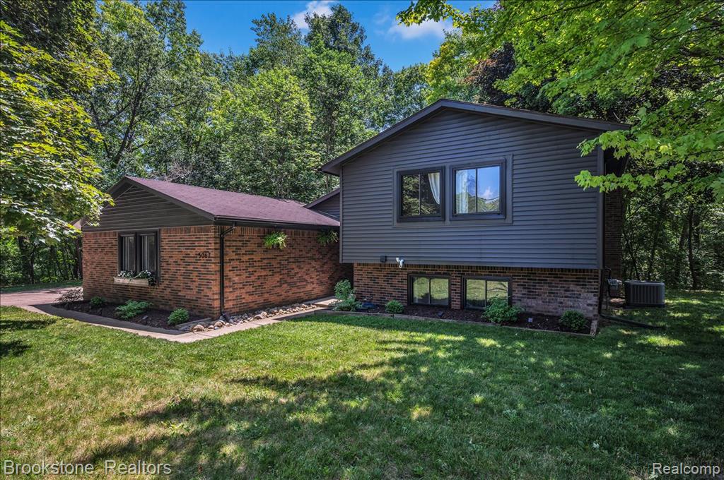 5067 Algonquin Boulevard, Clarkston, MI 48348 — front exterior