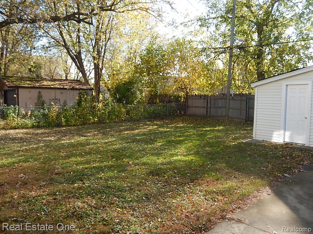 7060 ORCHARD Avenue, Warren, MI 48091 — Photo 25