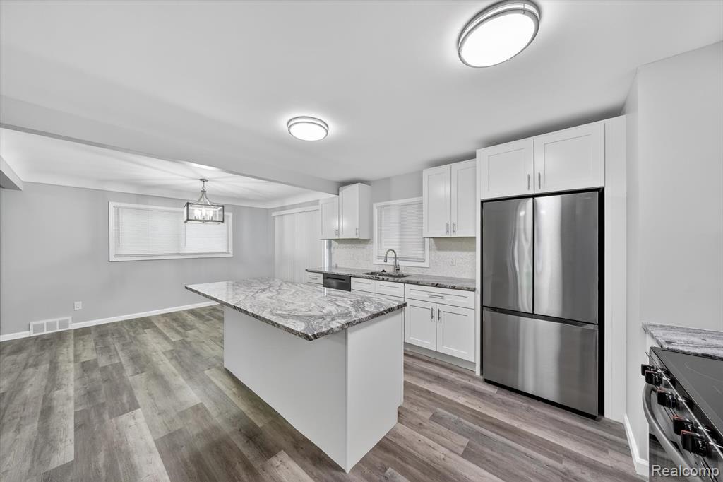 14203 Fenton, Redford, MI 48239 — Photo 13