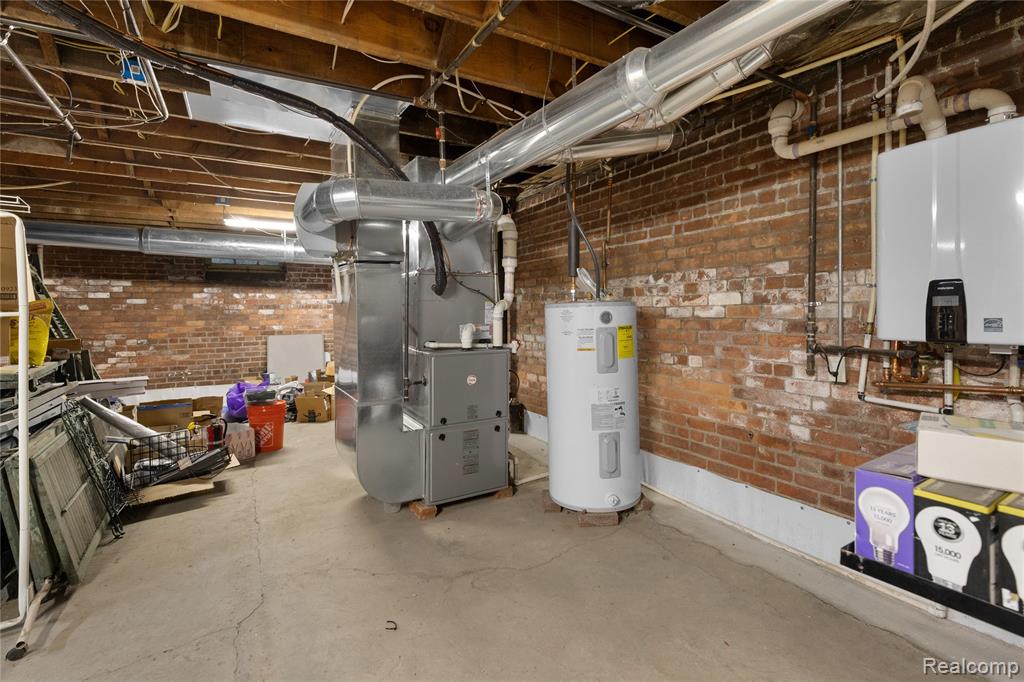 1450 Iroquois Street, Detroit, MI 48214 — Photo 52