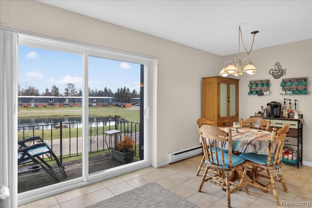 1878 Colonial Village Way, 4, Waterford, MI 48328 — Photo 8