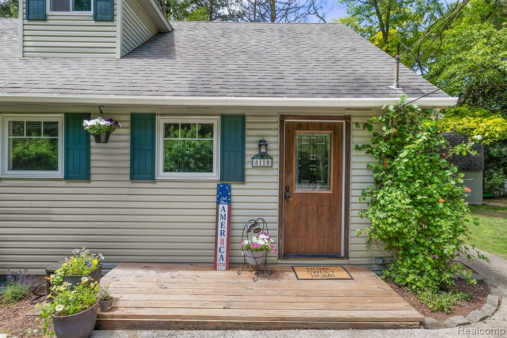 8110 W CIRCLE Drive, Clarkston, MI 48348 — Photo 4