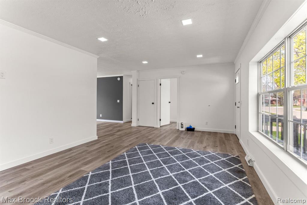 736 E GRANET Avenue, Hazel Park, MI 48030 — Photo 5