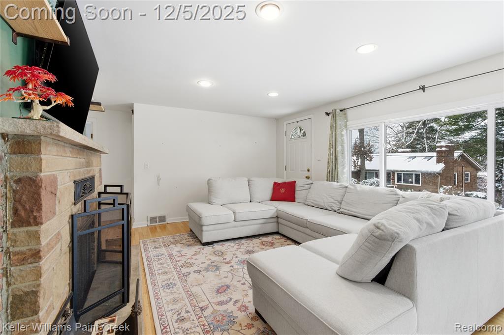 915 Dollar Bay Drive, Lake Orion, MI 48362 — Photo 7