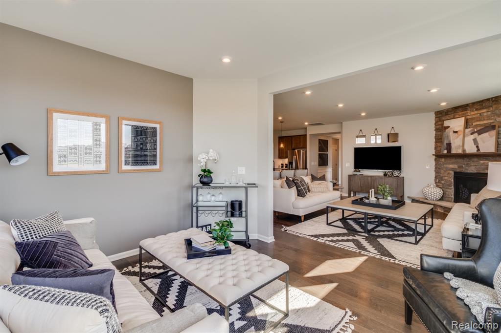 320 Dragonstone Court, Lake Orion, MI — Photo 14