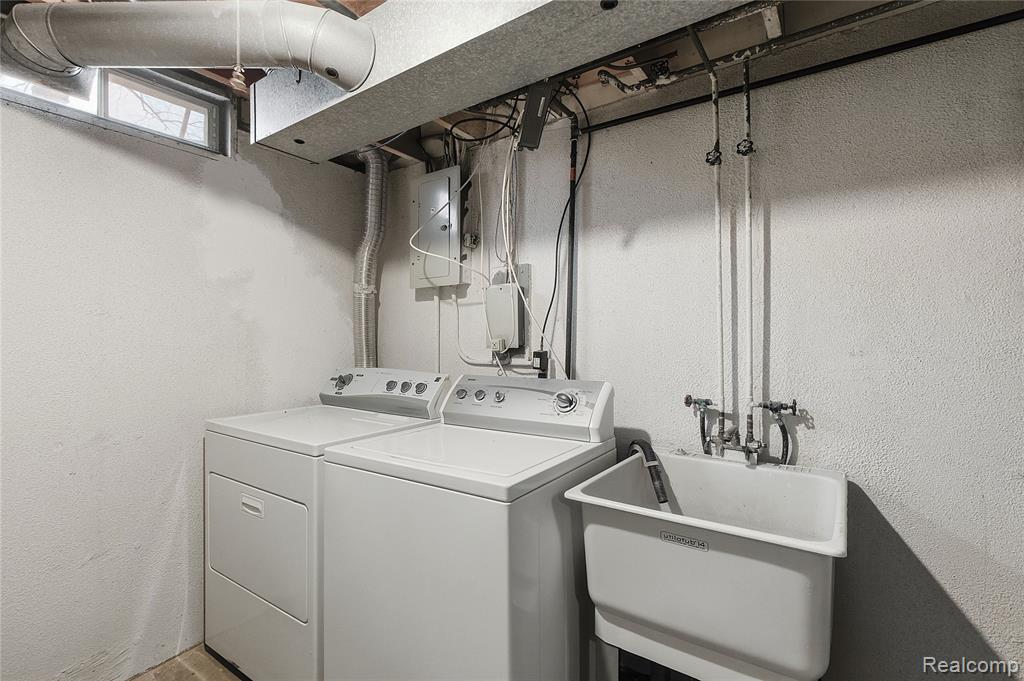 49990 Helfer Blvd, Wixom, MI 48393 — Photo 14