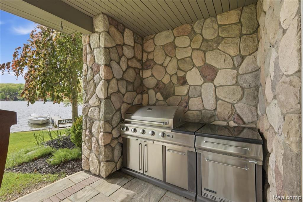 8665 Lakeview Boulevard, Clarkston, MI 48348 — Photo 77