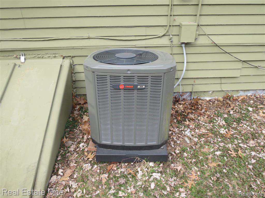 1648 Lombardy, Highland, MI 48356 — Photo 29