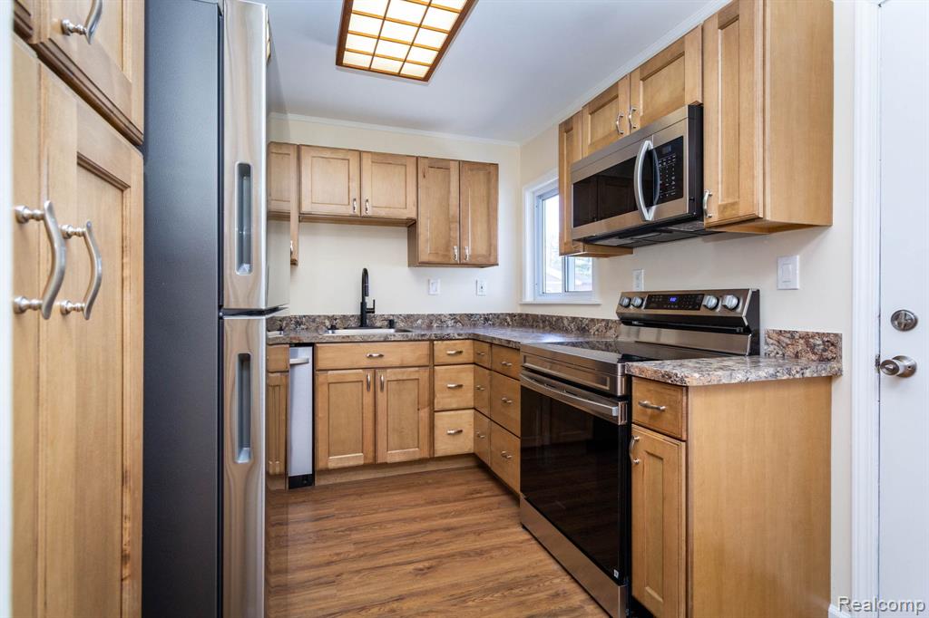 8850 Janis Street, Shelby Twp, MI 48317 — Photo 11