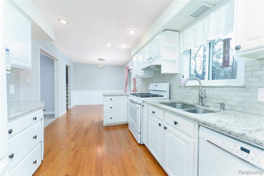 1243 Blue Heron Drive, Highland, MI — Photo 16