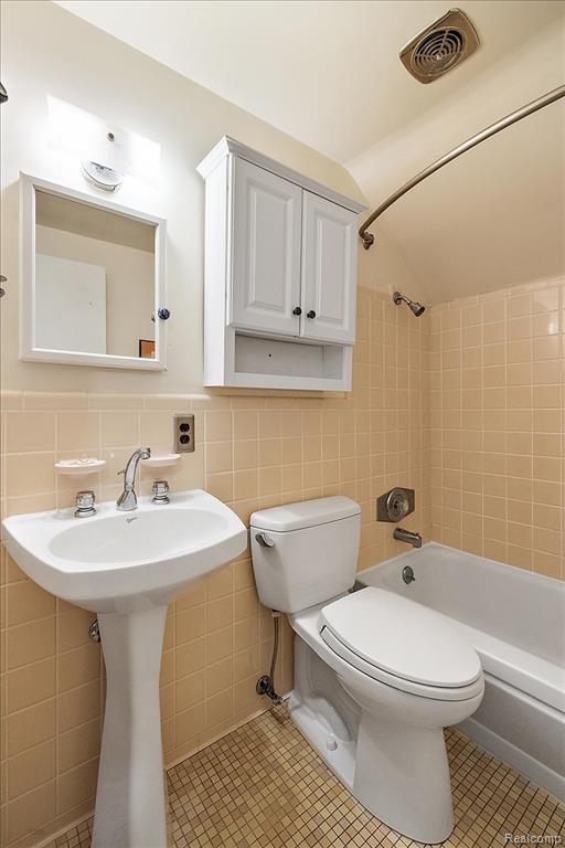 869 Central Drive, Lake Orion, MI 48362 — Photo 44
