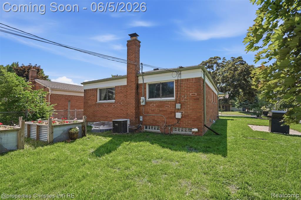 8982 Beatrice Street, Livonia, MI 48150 — Photo 32