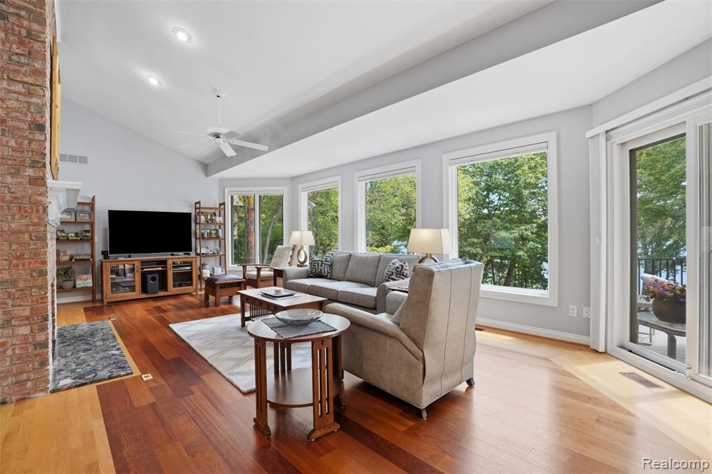 5483 Lake Ridge Drive, Brighton, MI 48116 — Photo 11