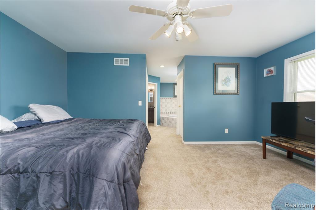 10488 W Grand River Road, Fowlerville, MI 48836 — Photo 12