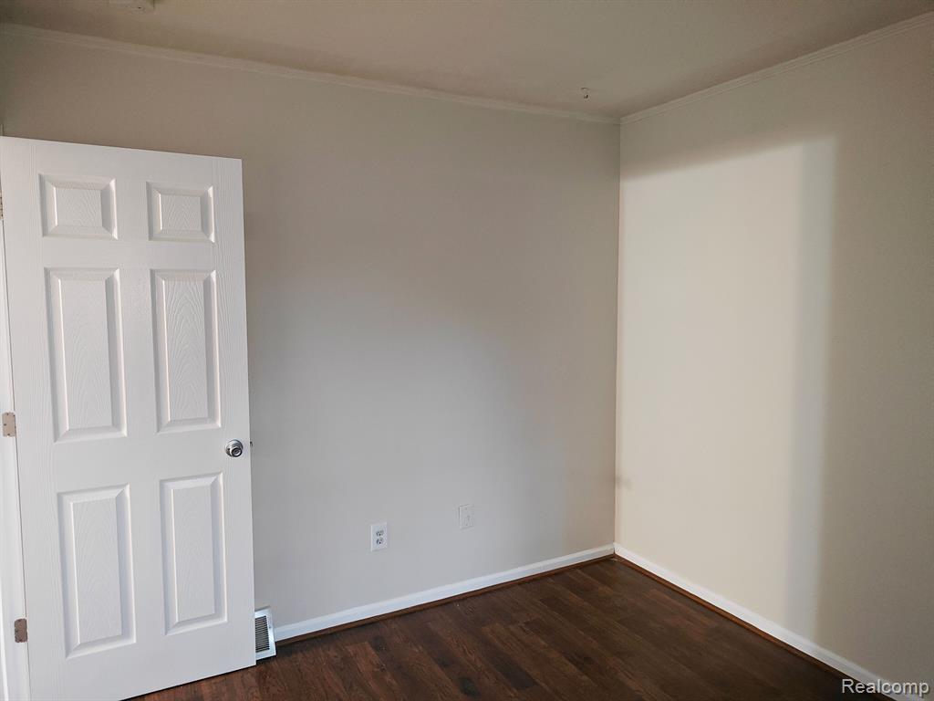 472 ROBBE Avenue, Belleville, MI 48111 — Photo 6