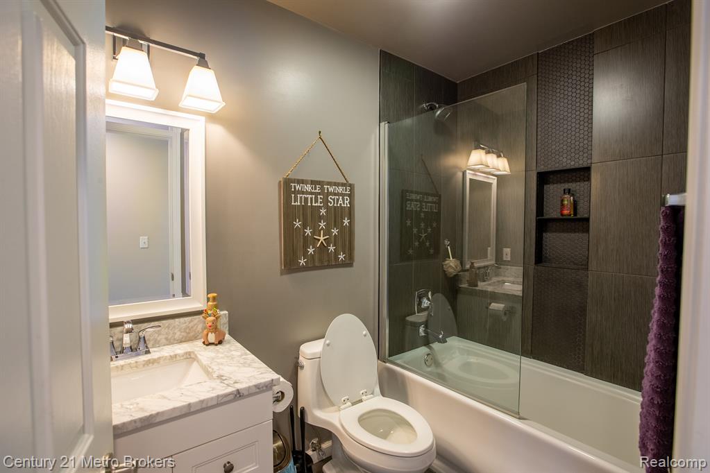12141 COUNTRY RUN Drive, Birch Run, MI 48415 — Photo 19