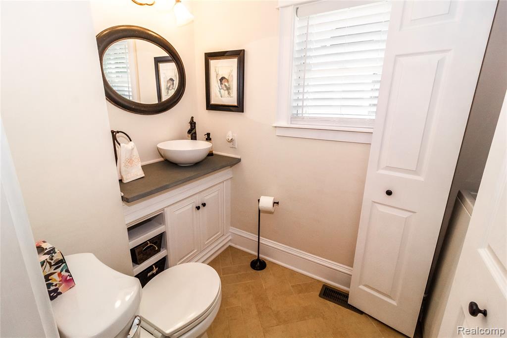 835 N Main Street, Lapeer, MI 48446 — Photo 25
