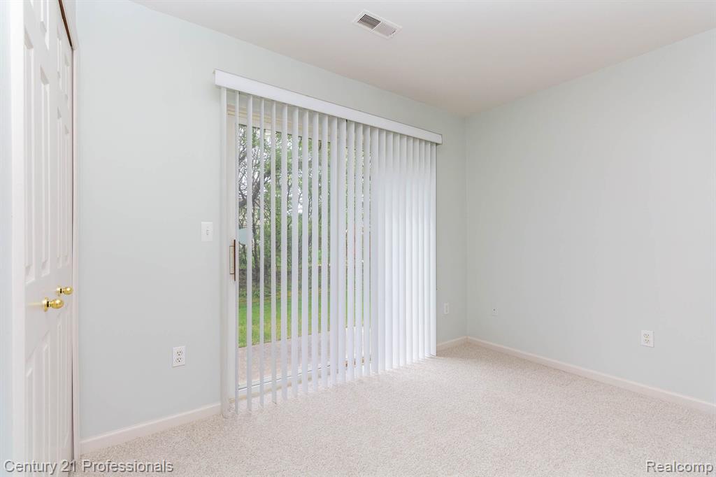 798 SANDALWOOD Drive, Troy, MI 48085 — Photo 32